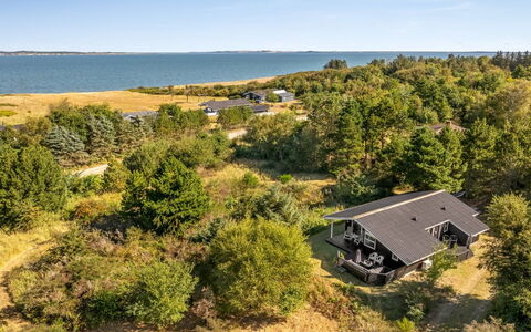 Marisol - 250M to the Fjord: Toit, Maison, Domicile, Chalet, Porte, Siding, Plate-Forme, Porche, Planche, Dur
