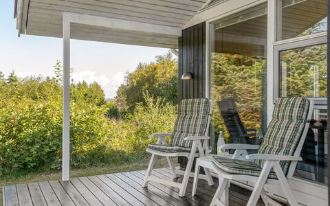 Marisol - 250M to the Fjord: Toit, Maison, Domicile, Chalet, Porte, Siding, Plate-Forme, Porche, Planche, Dur