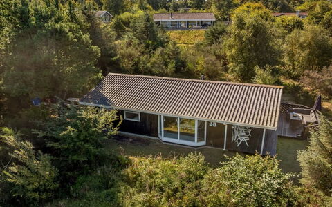 Marisol - 250M to the Fjord: Toit, Maison, Domicile, Chalet, Porte, Siding, Plate-Forme, Porche, Planche, Dur