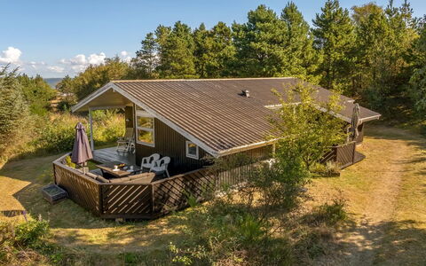 Marisol - 250M to the Fjord: Toit, Maison, Domicile, Chalet, Porte, Siding, Plate-Forme, Porche, Planche, Dur