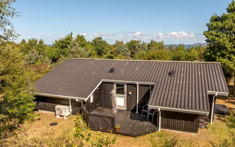 Marisol - 250M to the Fjord: Toit, Maison, Domicile, Chalet, Porte, Siding, Plate-Forme, Porche, Planche, Dur