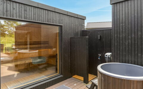Artur - 800M from the Sea: Luminaire Plomberie, Composite, Dur, Plomberie, Conception, Baignoire, Tuile, Tache De Bois, Salle De Bains, Jacuzzi