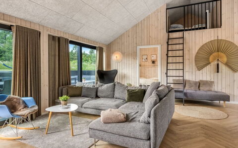 Artur - 800M from the Sea: Bois, Meubles, Sol, Salon, Sol, Plafond, Canapé, Throw Pillow