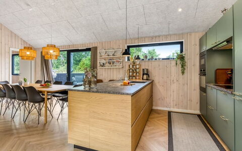 Artur - 800M from the Sea: Bois, Sol, Design Intérieur, Sol, Meubles, Cuisine, Comptoir, Plafond, Parquet, Table Cuisine Et Salle A Manger