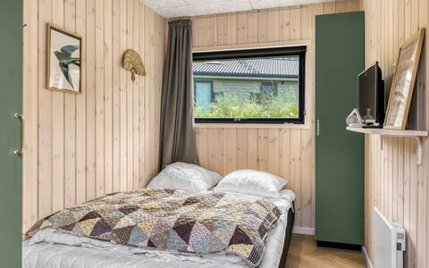 Artur - 800M from the Sea: Chambre, Lit, Bois, Design Intérieur, Drap De Lit, Sol, Sol, Literie, Meubles, Plafond