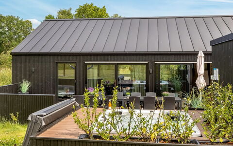 Artur - 800M from the Sea: Toit, Domicile, Chalet, Jardin, Siding, Batiments Jardin, Aménagement Paysager, Ombre, Cour, Biens