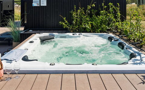 Artur - 800M from the Sea: Composite, Loisir, Jacuzzi, Luminaire Plomberie, Baignoire, Conception, Mobilier De Jardin, Cour, Piscine
