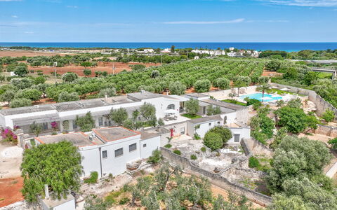 Masseria Lamagrotte: Arbre, Zone Résidentielle, Paysage, Design Urbain, Établissements Humains, Vue Du Ciel, Biens, Banlieue, Photographie Aérienne, Aménagement Paysager