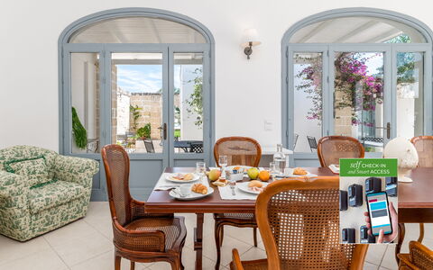 Masseria Lamagrotte: Meubles, Design Intérieur, Table, Chaise, Table Cuisine Et Salle A Manger, Salle À Manger, Sol, Éclairage, Pièce, Sol