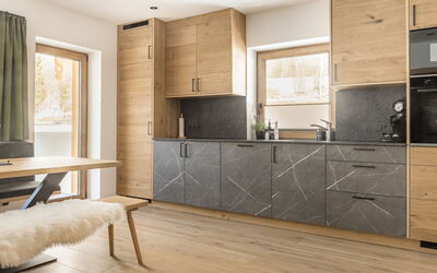 Waidmannsheil - 67Qm 649.2: Bois, Sol, Meubles, Cabinetry, Sol, Comptoir, Cuisine, Parquet, Tiroir, Dur