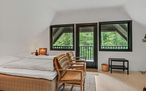 Karmen - 1Km from the Sea: Meubles, Design Intérieur, Bois, Sol, Plafond, Chambre, Sol, Lit, Pièce, Literie