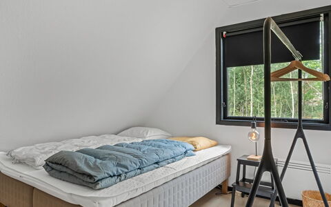 Karmen - 1Km from the Sea: Chambre, Meubles, Lit, Bois, Sol, Design Intérieur, Sol, Literie, Drap De Lit, Linge