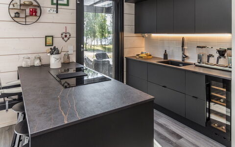 Villa Usva: Cuisine, Comptoir, Appareil De Cuisine, Design Intérieur, Sol, Bois, Cabinetry, Meubles, Électroménager, Sol
