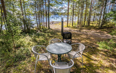 Riihiranta: Tableau De Plein Air, Mobilier De Jardin, Des Bois, Chaise, Vélo, Arrière-Cour, Parc D'État