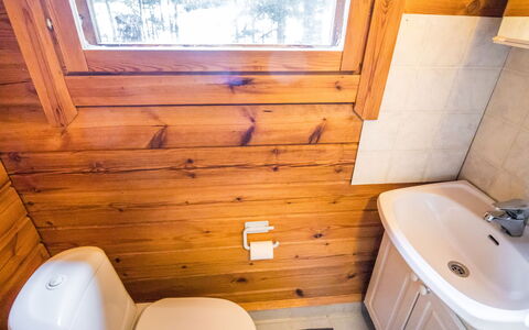 Riihiranta: Bois, Luminaire Plomberie, Lavabo, Sol, Toilette, Salle De Bains, Sol, Tache De Bois, Plomberie, Dur