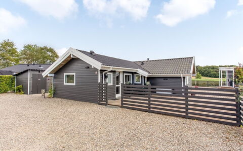 Eisa - 75M from the Sea: Toit, À Déchaumer, Chalet, Maison, Village, Ferme, Cabane, Biens, Allée