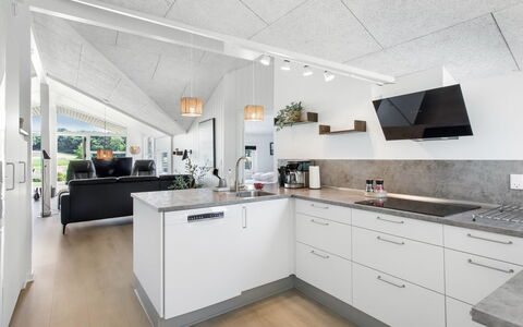 Eisa - 75M from the Sea: Cuisine, Design Intérieur, Sol, Plafond, Comptoir, Luminaire, Sol, Meubles, Principaux Appliance, Appareil De Cuisine