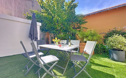 Les Musardises: Rouge, Vaisselle, Serveware, Drinkware, Vaisselle, Aliments