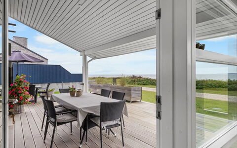Gertje - 20M from the Sea: Bleu, Arbuste, Chalet, Couverture De Sol, Jardin, Biens, Ombre, Aménagement Paysager, Ferme, Eco Hôtel