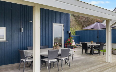 Gertje - 20M from the Sea: Bleu, Arbuste, Chalet, Couverture De Sol, Jardin, Biens, Ombre, Aménagement Paysager, Ferme, Eco Hôtel