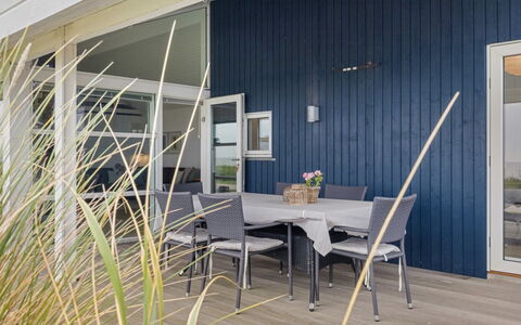 Gertje - 20M from the Sea: Bleu, Arbuste, Chalet, Couverture De Sol, Jardin, Biens, Ombre, Aménagement Paysager, Ferme, Eco Hôtel