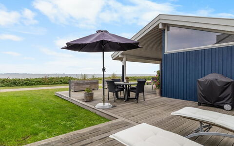 Gertje - 20M from the Sea: Bleu, Arbuste, Chalet, Couverture De Sol, Jardin, Biens, Ombre, Aménagement Paysager, Ferme, Eco Hôtel