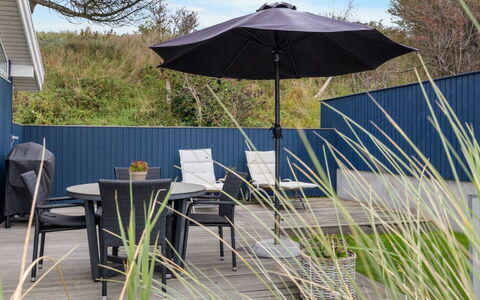 Gertje - 20M from the Sea: Bois, Jardin, Arrière-Cour, Lot Terre, Domicile, Toit, Ombre, Plate-Forme, Dur, Cour