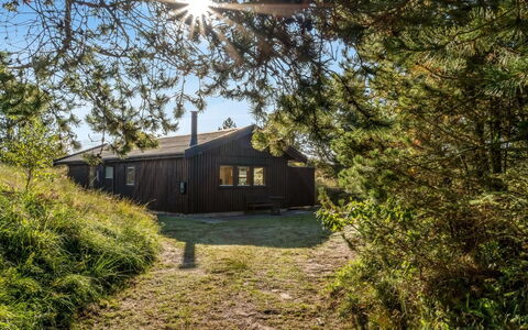 Anneka - 750M from the Sea: Herbe, Maison, Paysage, Chalet, Lot Terre, Zone Rurale, Domicile, Plaine, Prairie, Batiments Jardin
