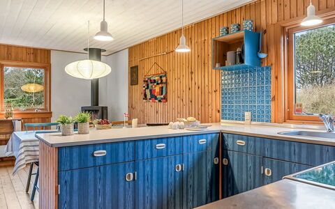 Anneka - 750M from the Sea: Bois, Cuisine, Plafond, Luminaire, Tache De Bois, Comptoir, Dur, Planche, Cabinetry, Matériau Naturel