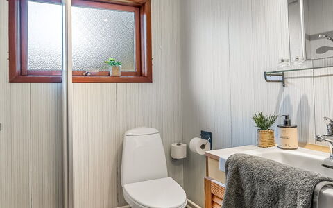 Anneka - 750M from the Sea: Luminaire Plomberie, Salle De Bains, Design Intérieur, Sol, Siège De Toilette, Toilette, Sol, Évier, Plomberie, Robinet