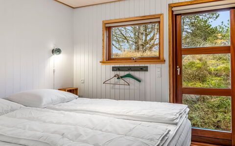 Anneka - 750M from the Sea: Design Intérieur, Bois, Plafond, Sol, Sol, Chambre, Pièce, Lit, Cadre De Lit, Dur