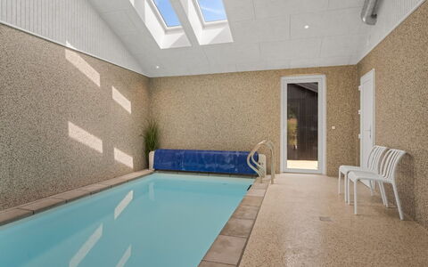 Berta - 2Km from the Sea: Sol, Sol, Piscine, Composite, Plafond, Daylighting, Recours, Tuile, Conception, Tache De Bois