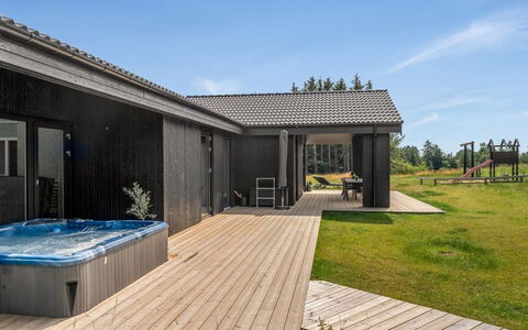 Berta - 2Km from the Sea: Toit, Maison, Domicile, Chalet, Siding, Composite, Biens, Batiments Jardin, Piscine, Plate-Forme