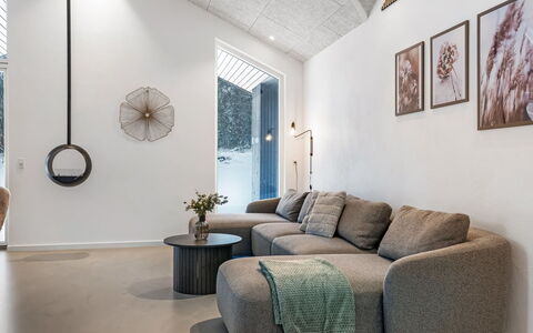 Berta - 2Km from the Sea: Design Intérieur, Meubles, Sol, Plafond, Sol, Salon, Canapé, Luminaire, Domicile, Appartement