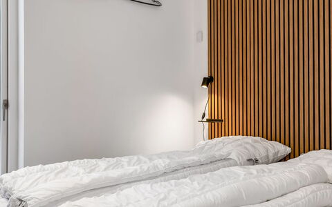 Berta - 2Km from the Sea: Bois, Design Intérieur, Textile, Chambre, Meubles, Éclairage, Lit, Sol, Sol, Literie