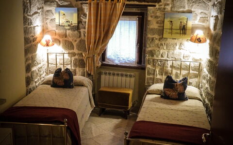 Agriturismo Arcera Apartments: Lit, Meubles, Chambre, Literie, Design Intérieur, Drap De Lit, Mur, Sol, Bois, Sol