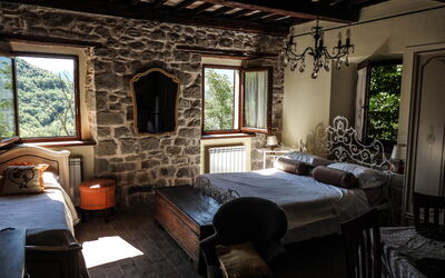 Suite Anna: Mur, Chambre, Meubles, Lit, Literie, Pièce, Drap De Lit, Cadre De Lit, Plafond, Dur