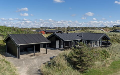 Alde - 150M from the Sea: Bleu, Arbuste, Chalet, Couverture De Sol, Jardin, Biens, Ombre, Aménagement Paysager, Ferme, Eco Hôtel