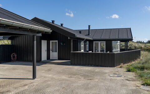Alde - 150M from the Sea: Bleu, Arbuste, Chalet, Couverture De Sol, Jardin, Biens, Ombre, Aménagement Paysager, Ferme, Eco Hôtel