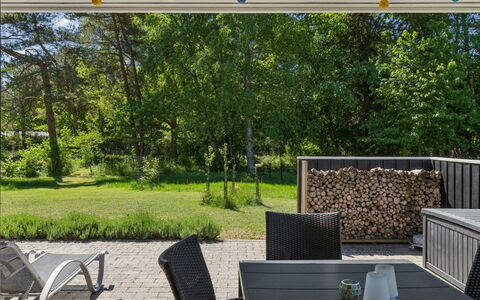 Angelika - 1.3Km from the Sea: Meubles, Mobilier De Jardin, Table, Ombre, Chaise, Lot Terre, Tableau De Plein Air, Jardin, Arrière-Cour, Aménagement Paysager