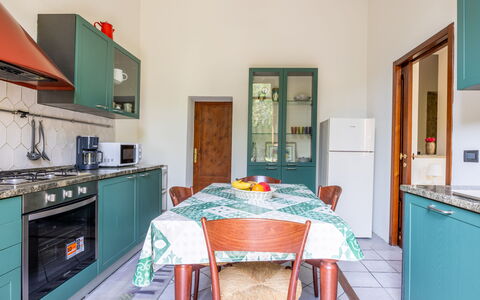 Casa Olivia With Garden And Wifi: Sol, Design Intérieur, Sol, Pièce, Appartement, Plafond, Tache De Bois, Chaise, Cabinetry, Dur