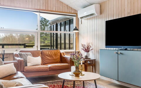 Tole - 2Km from the Sea: Meubles, Mobilier De Jardin, Vaisselle, Table, Drinkware, Chaise, Tableau De Plein Air, Aliments, Bouteille