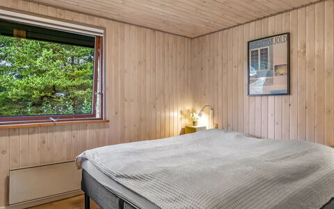 Tole - 2Km from the Sea: Sol, Design Intérieur, Bois, Chambre, Sol, Lit, Plafond, Drap De Lit, Pièce, Literie