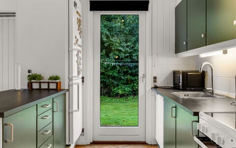 Ilsebet - 30Km from the Sea: Cuisine, Bois, Appareil De Cuisine, Sol, Comptoir, Design Intérieur, Principaux Appliance, Cabinetry, Evier, Meubles