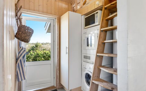 Aiana - 300M from the Sea: Bois, Sol, Sol, Pièce, Tache De Bois, Plafond, Dur, Principaux Appliance, Contre-Plaqué, Planche