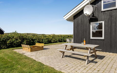 Aiana - 300M from the Sea: Maison, Toit, Domicile, Chalet, Arbuste, Couverture De Sol, Biens, Ferme, Siding, Batiments Jardin