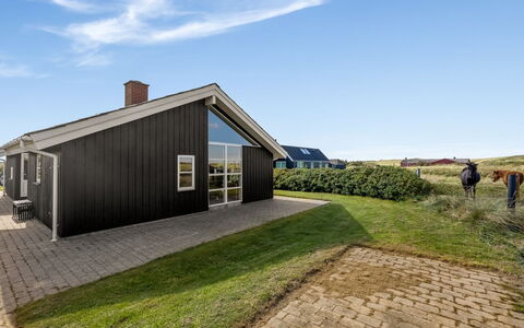 Aiana - 300M from the Sea: Maison, Toit, Domicile, Chalet, Arbuste, Couverture De Sol, Biens, Ferme, Siding, Batiments Jardin