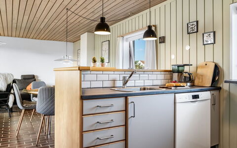 Enwald - 700M from the Sea: Cuisine, Appareil De Cuisine, Bois, Meubles, Design Intérieur, Comptoir, Sol, Électroménager, Éclairage, Cabinetry