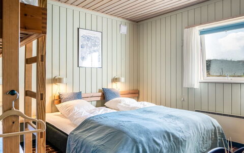 Enwald - 700M from the Sea: Lit, Chambre, Literie, Drap De Lit, Design Intérieur, Bois, Plafond, Meubles, Cadre De Lit, Sol
