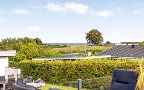 Arnia - 250M from the Sea: Chalet, Arrière-Cour, Cour, Batiments Jardin, Cabanon, Siding, Mobilier De Jardin, Cabane En Rondins, Structure En Plein Air, Cabane